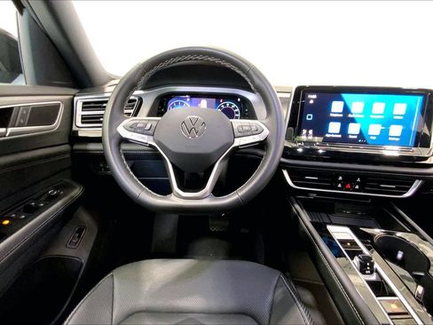 Used 2025 Volkswagen Atlas Cross Sport SE FWD image 14