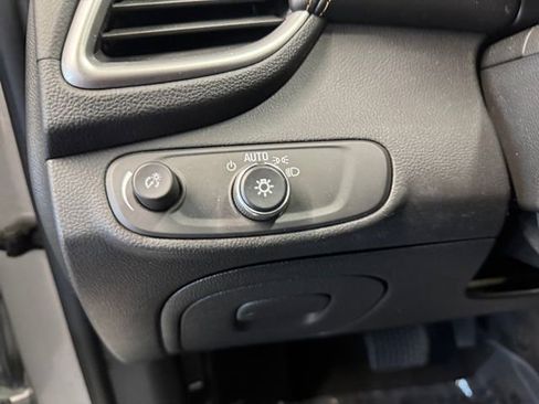 Used 2022 Chevrolet Trax LT w/ Sport Edition image 22