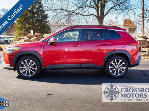 Used 2022 Toyota Corolla Cross XLE w/ Convenience Package image 2