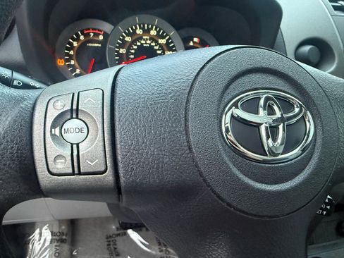 Used 2012 Toyota RAV4 FWD w/ Upgrade Value Pkg image 32