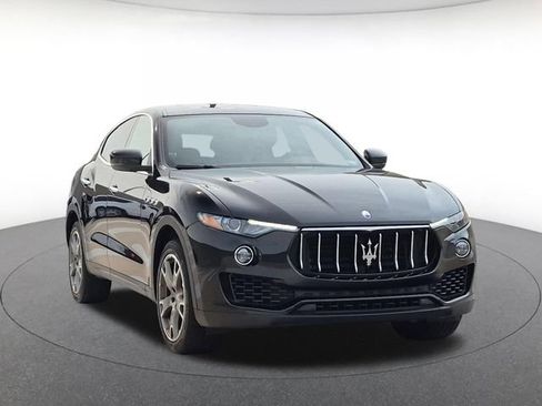 Used 2018 Maserati Levante AWD/4WD image 3