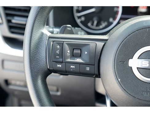 Used 2024 Nissan Rogue S image 15