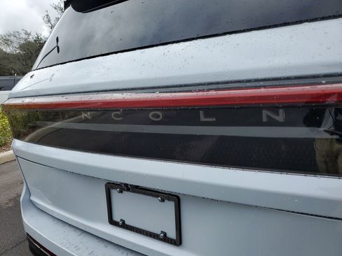 New 2025 Lincoln Navigator L Reserve AWD/4WD image 5