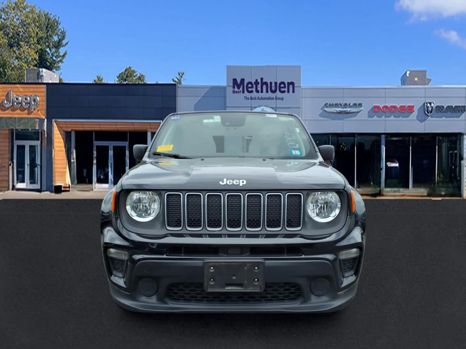 Used 2023 Jeep Renegade Latitude AWD/4WD image 2