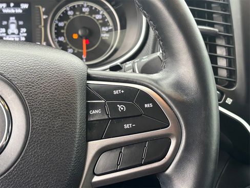 Used 2019 Jeep Cherokee Latitude Plus image 16