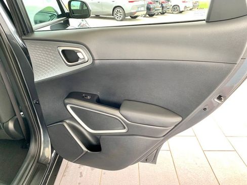 Used 2025 Kia Soul LX FWD image 21
