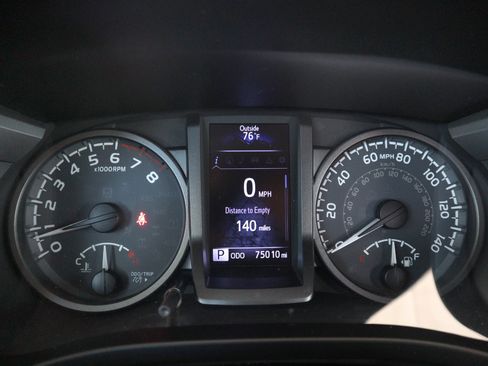 Used 2018 Toyota Tacoma TRD Sport image 27