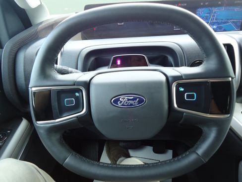 Used 2025 Ford Expedition Max Active AWD/4WD image 13