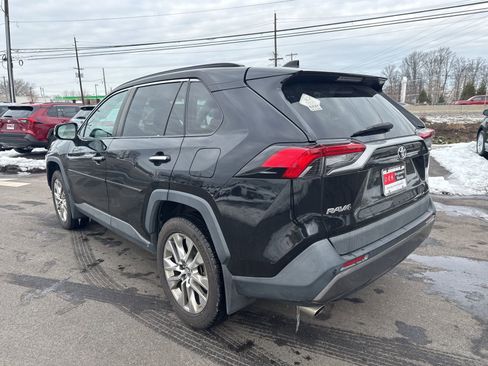 Used 2019 Toyota RAV4 Limited image 7