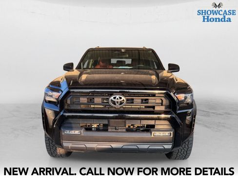 Used 2025 Toyota 4Runner SR5 AWD/4WD image 7