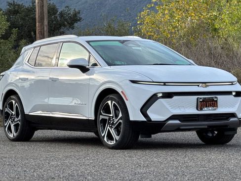 New 2026 Chevrolet Equinox EV LT image 2