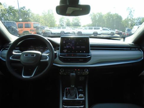 New 2025 Jeep Compass Limited w/ Sun & Sound Group image 11