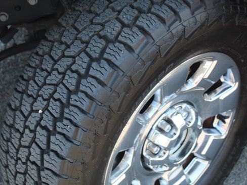 Used 2023 Ford F250 Lariat w/ Lariat Ultimate Package AWD/4WD image 12