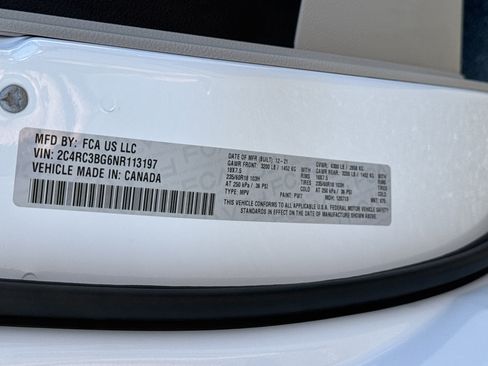 Used 2022 Chrysler Pacifica Touring-L image 39