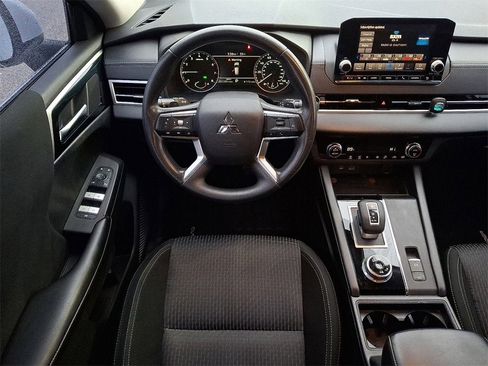 Used 2022 Mitsubishi Outlander ES image 12