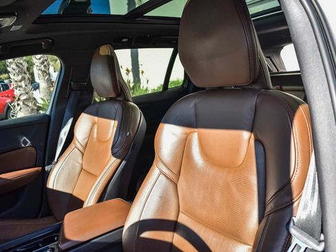 Used 2023 Volvo V60 B5 Cross Country Ultimate w/ Climate Package image 26