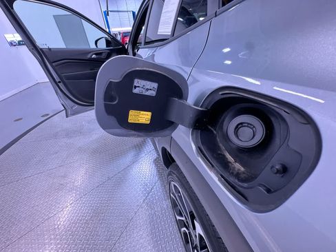 Used 2025 Chevrolet Trax RS w/ Sunroof Package FWD image 39