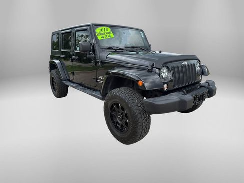 Used 2018 Jeep Wrangler Unlimited Sahara w/ Dual Top Group AWD/4WD image 5