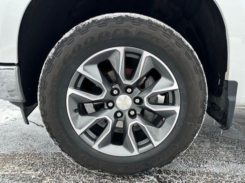 Used 2024 Chevrolet Silverado 1500 LT image 11