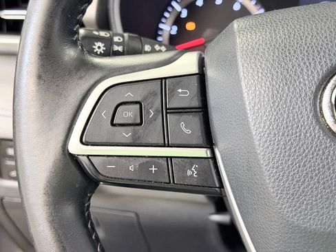 Used 2022 Toyota Highlander LE AWD/4WD image 46