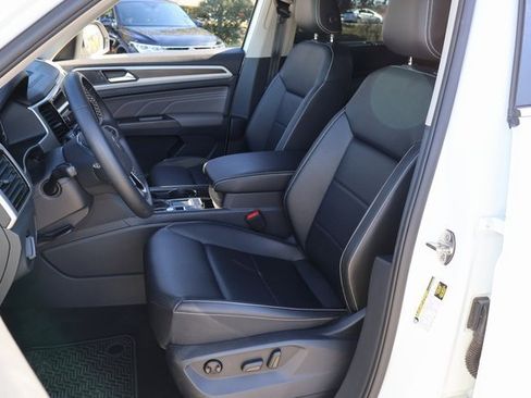 Certified 2023 Volkswagen Atlas SE image 12