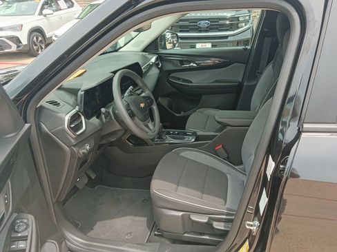 Used 2025 Chevrolet TrailBlazer LT AWD/4WD image 4