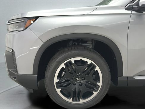 New 2026 Honda Pilot Touring image 10