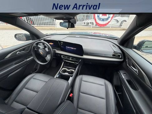 Used 2025 Chevrolet Traverse LT AWD/4WD image 4