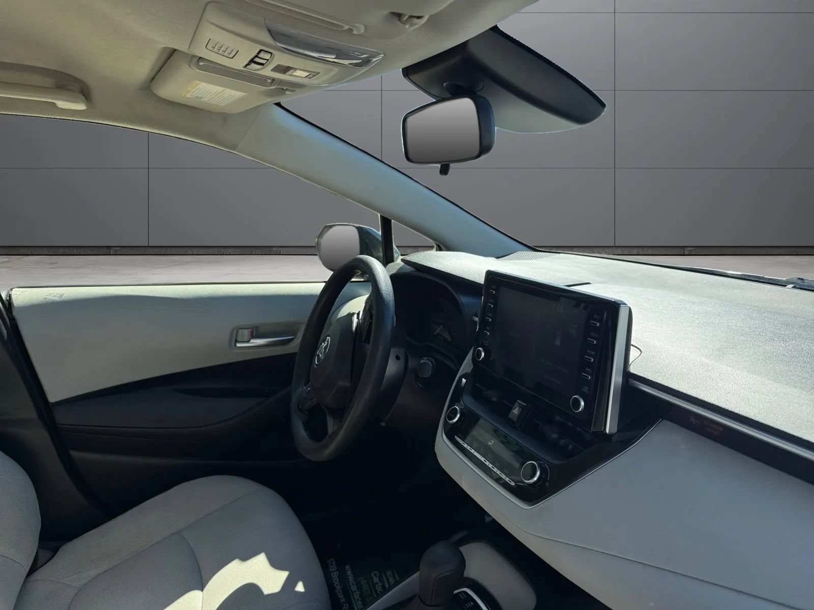 Used 2020 Toyota Corolla LE FWD image 22