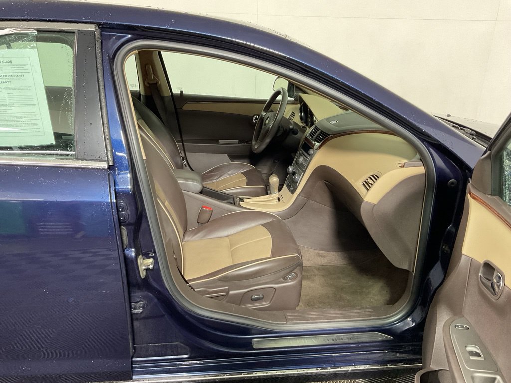 Used 2008 Chevrolet Malibu LTZ w/ Rear Power Package FWD image 31