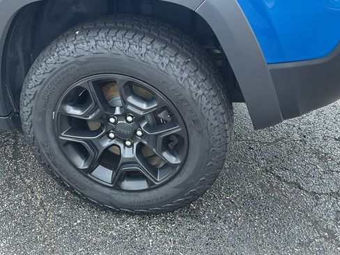 Used 2019 Jeep Cherokee Trailhawk w/ Cold Weather Group AWD/4WD image 9