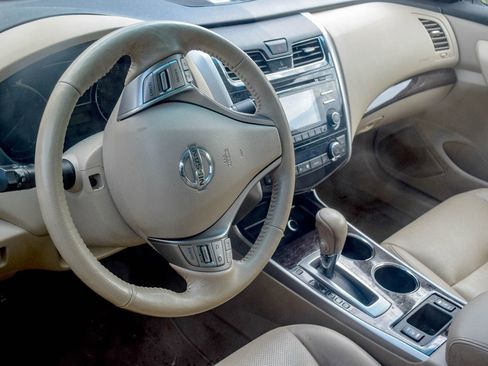 Used 2013 Nissan Altima 2.5 SL w/ 2.5 Moonroof Pkg FWD image 11