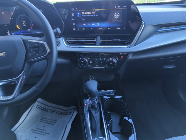 Used 2025 Chevrolet Trax LT w/ LT Convenience Package FWD image 18