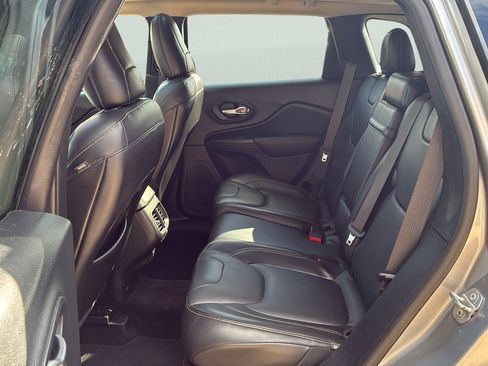 Used 2016 Jeep Cherokee Limited FWD image 25