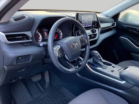 Used 2021 Toyota Highlander L FWD image 15