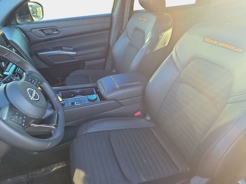 Used 2025 Nissan Pathfinder Rock Creek image 15