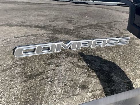 Used 2018 Jeep Compass Latitude w/ Popular Equipment Group FWD image 27