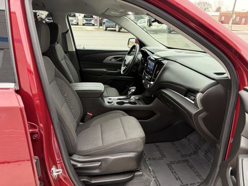 Used 2021 Chevrolet Traverse LT image 14