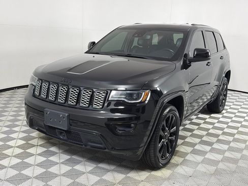 Used 2021 Jeep Grand Cherokee Laredo X AWD/4WD image 9