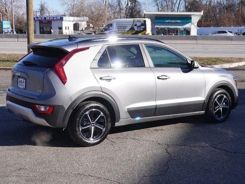 Used 2025 Kia Niro EX w/ EX Cold Weather Package image 15