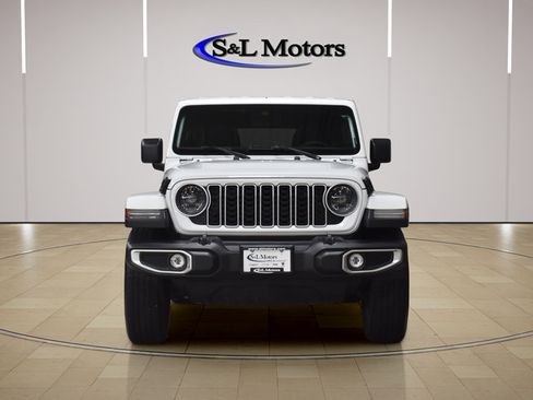 Used 2025 Jeep Wrangler Unlimited Sahara AWD/4WD image 2