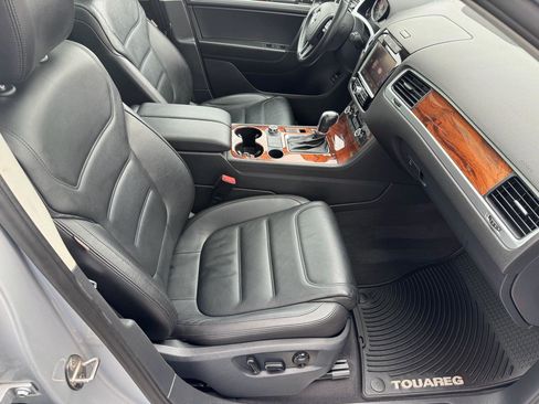 Used 2011 Volkswagen Touareg Hybrid image 11