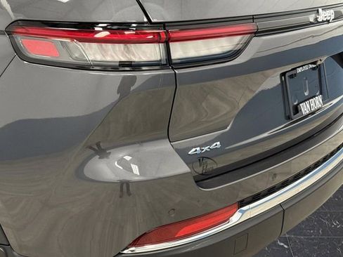 Used 2023 Jeep Grand Cherokee Limited w/ Luxury Tech Group II image 36