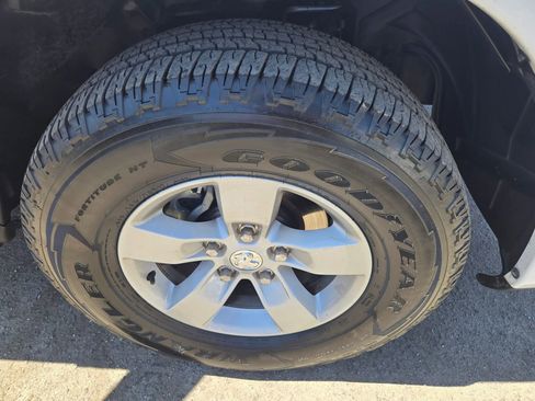 Used 2018 RAM 1500 Express image 25