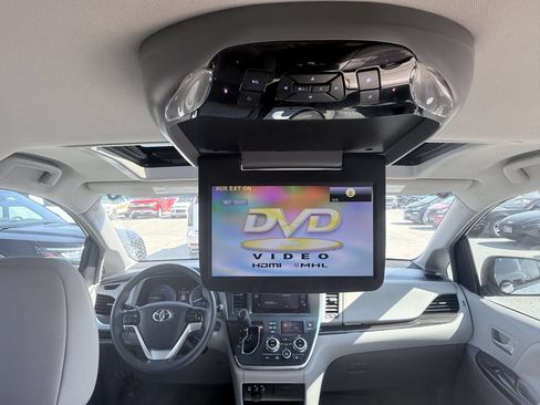 Used 2017 Toyota Sienna XLE w/ XLE Navigation Package FWD image 15