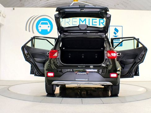 Used 2021 Hyundai Venue SE image 6