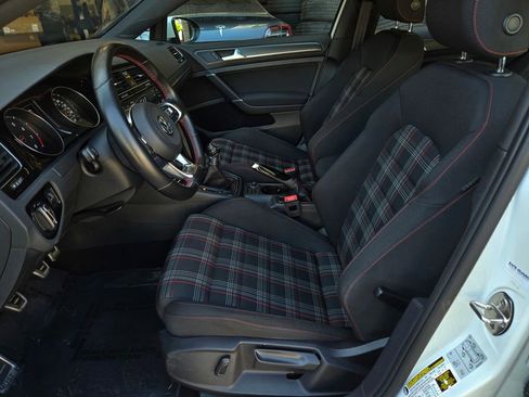 Used 2018 Volkswagen GTI SE FWD image 18