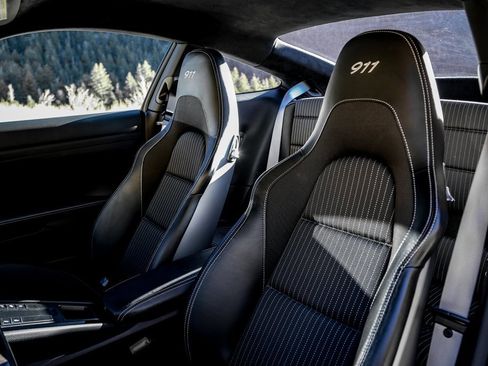 Used 2018 Porsche 911 Carrera T image 28