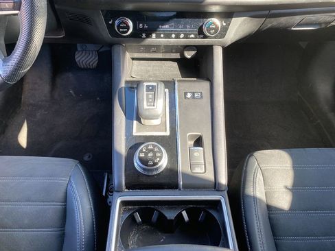 Used 2023 Mitsubishi Outlander SE image 22