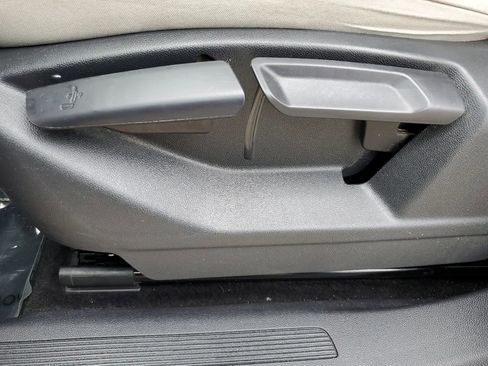 Used 2019 Volkswagen Tiguan S image 25